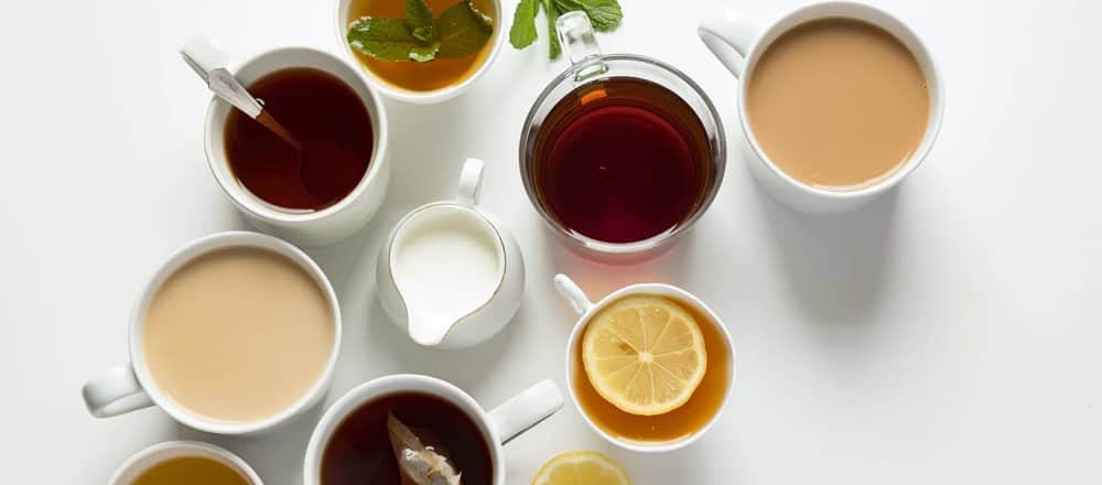 Tazas con diversos tipos de té