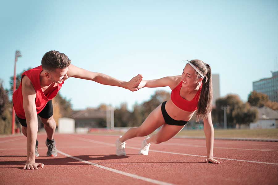 Pareja entrenando
